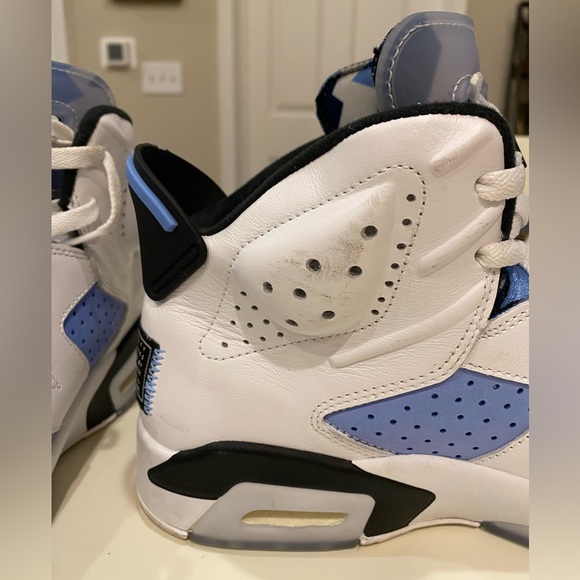 Air Jordan 6 Retro UNC 🩵 - Picture 4 of 7